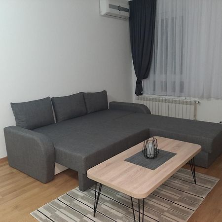 Apartman Viaggio Sremska Mitrovica Eksteriør billede