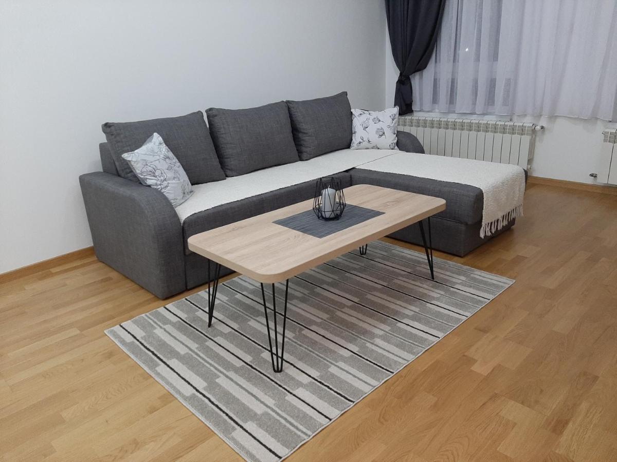 Apartman Viaggio Sremska Mitrovica Eksteriør billede