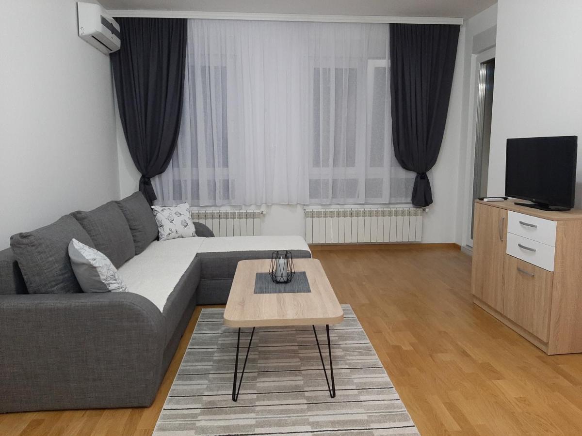 Apartman Viaggio Sremska Mitrovica Eksteriør billede