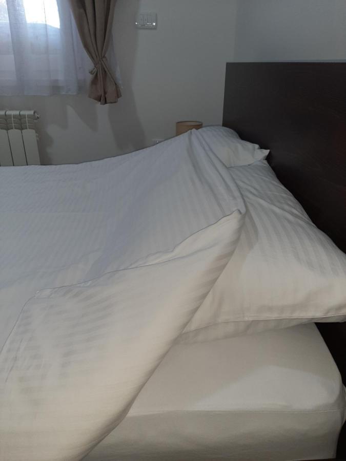 Apartman Viaggio Sremska Mitrovica Eksteriør billede