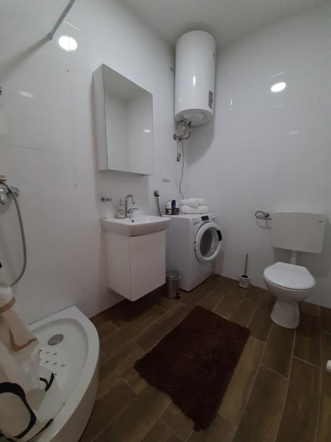 Apartman Viaggio Sremska Mitrovica Eksteriør billede