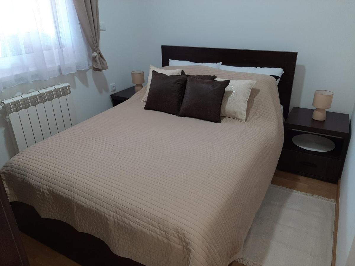 Apartman Viaggio Sremska Mitrovica Eksteriør billede